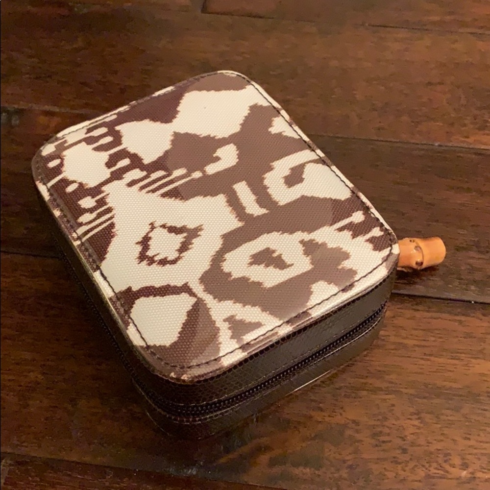 Toss Designs Brown vinyl jewelry travel case
